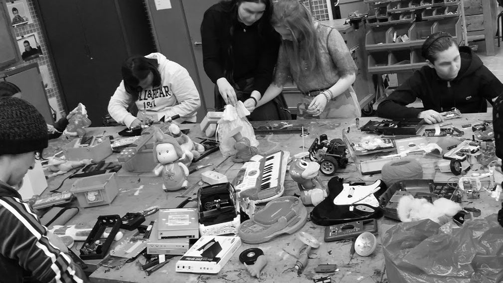 Dismantling and merging electronic toys